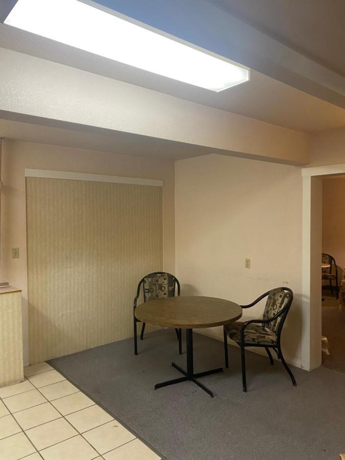 Chinook Motel Lethbridge Exterior foto